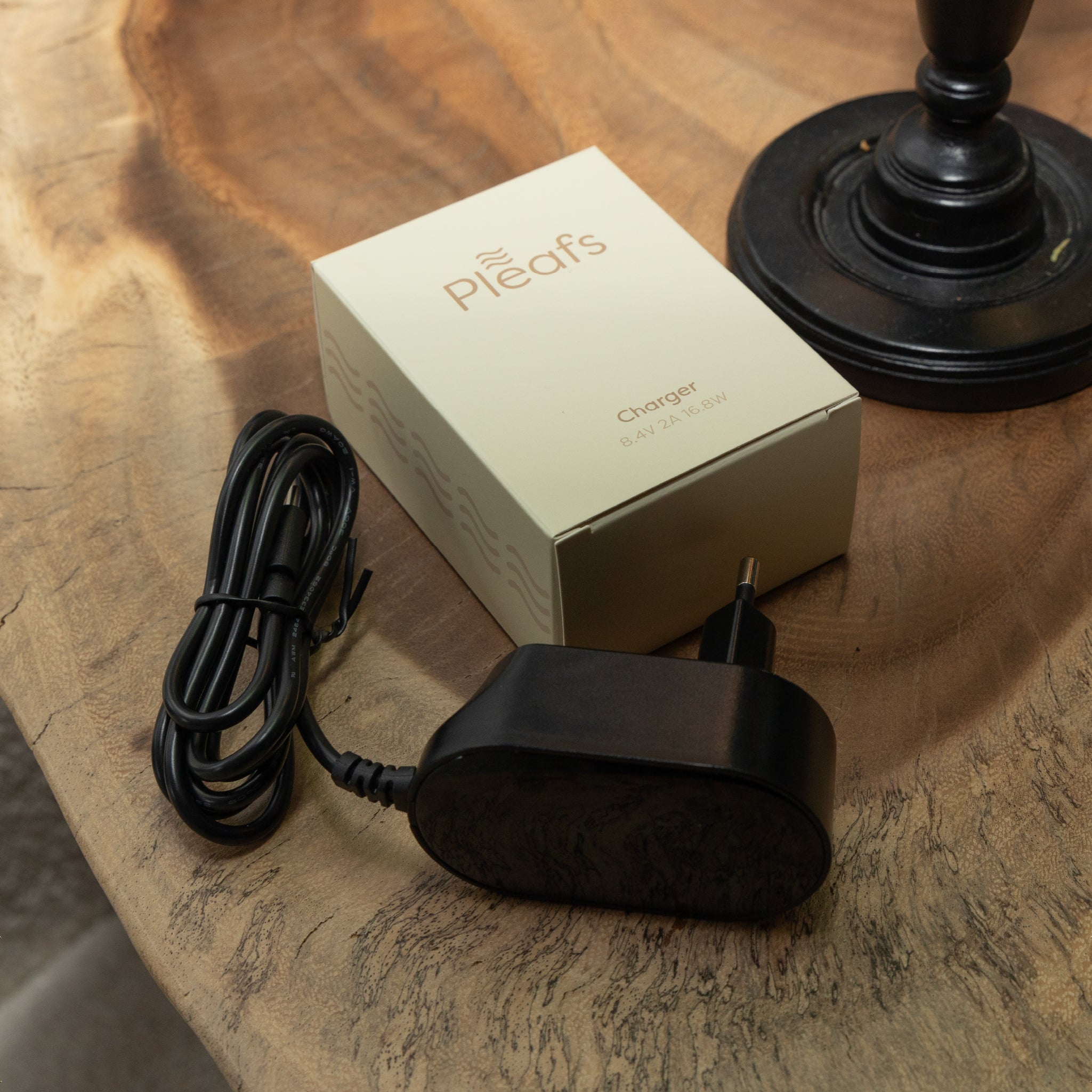 Pleafs® Ladegerät 8.4v USB-C EU